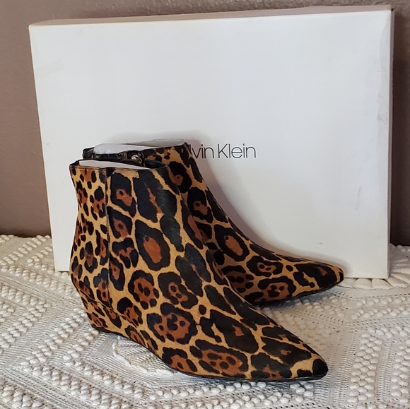 NIB CK Gael winter leopard wedge booties 6 - Picture 1 of 6